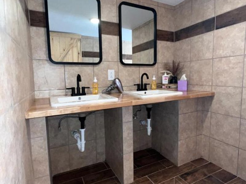 Sister Lakes Glamping Cabin at Wonder Woods #1の写真