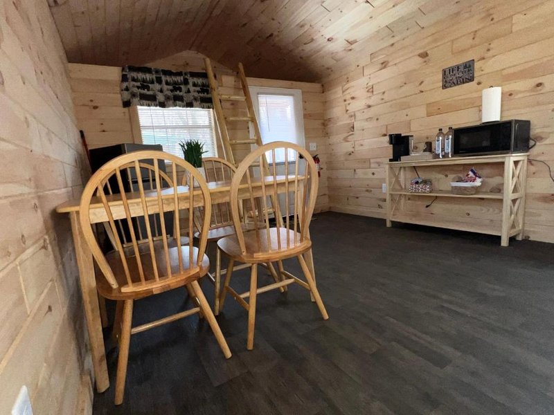 Sister Lakes Glamping Cabin at Wonder Woods #1の写真