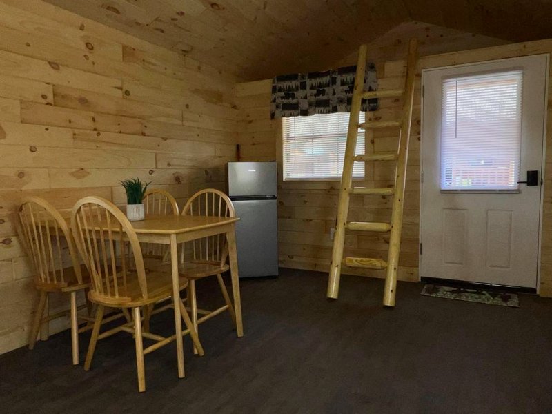 Sister Lakes Glamping Cabin at Wonder Woods #1の写真