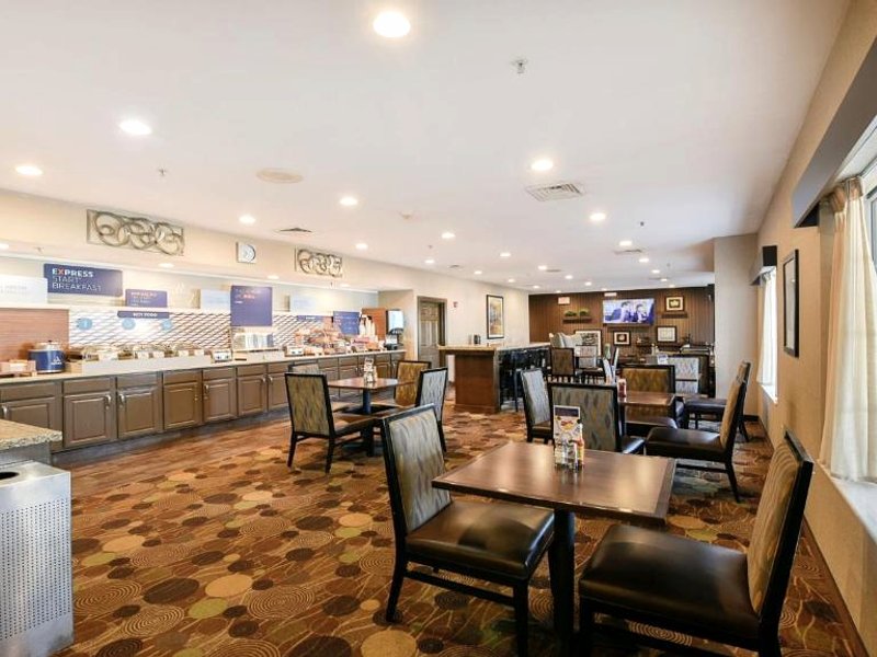 ホリデイ イン エクスプレス ホテル ＆ スイーツ シカゴ ディアフィールド／リンカンシャー バイ IHG (Holiday Inn Express Hotel & Suites Chicago-Deerfield/Lincolnshire By IHG)の写真