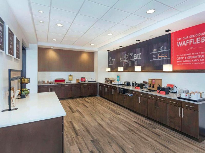 Hampton Inn & Suites Burlingtonの写真