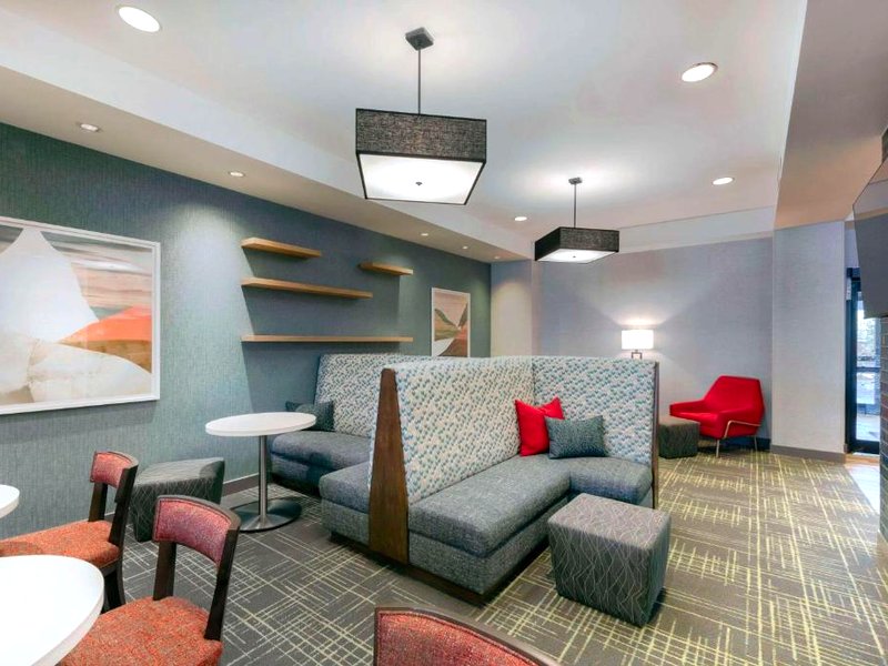 Hampton Inn & Suites Burlingtonの写真