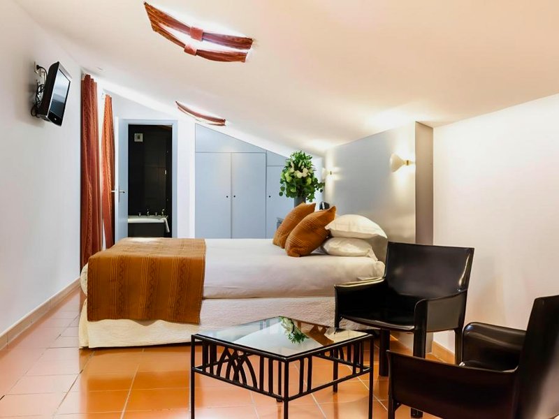 クロワトル サン ルイ (Cloitre Saint Louis)の写真