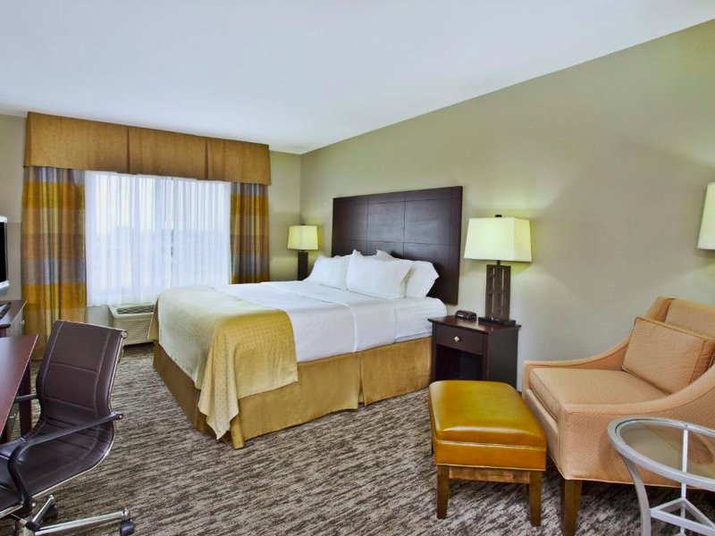 Holiday Inn & Suites Green Bay Stadium by IHGの写真