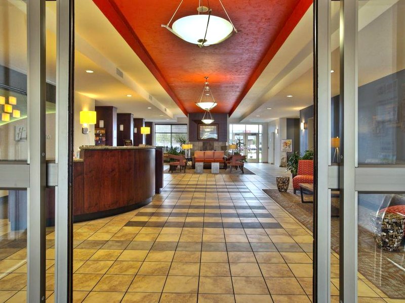 Holiday Inn & Suites Green Bay Stadium by IHGの写真