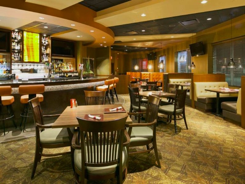 ベストウェスタン コールド レイク イン (Best Western Cold Lake Inn)の写真