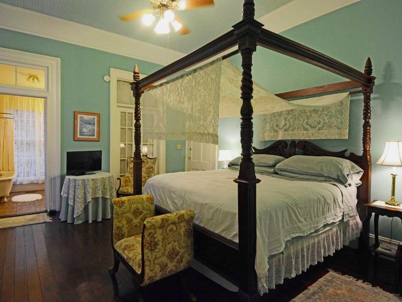 1872 Denham Innの写真