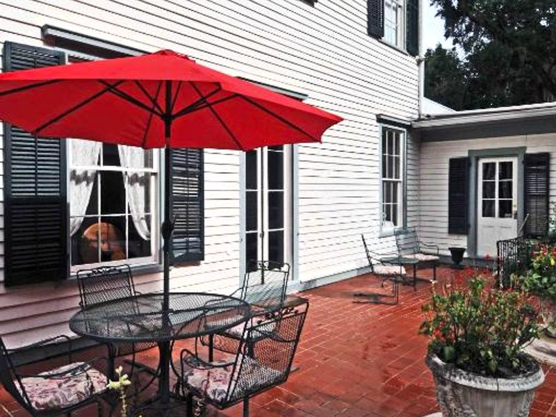 1872 Denham Innの写真