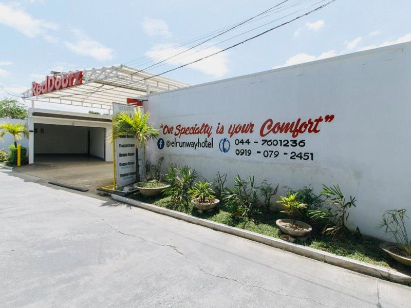 レッドドアーズ アット EL ランウェイ ホテル ブラカン (RedDoorz @ EL Runway Hotel Bulacan)の写真