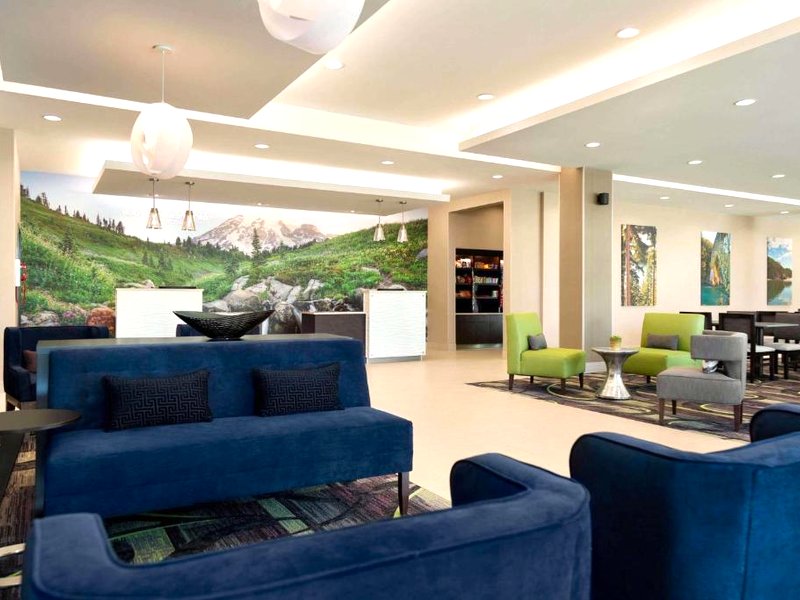 ラ キンタ イン&スイーツ バイ ウィンダム バーリントン (La Quinta Inn & Suites by Wyndham Burlington)の写真