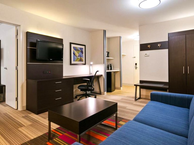 Holiday Inn Express Hotels & Suites Burlington By IHGの写真