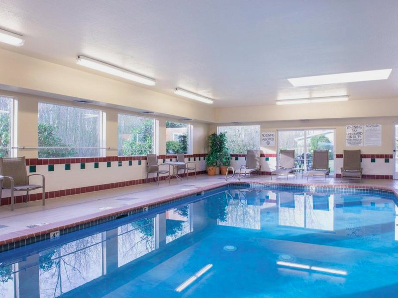 Holiday Inn Express Hotels & Suites Burlington By IHGの写真