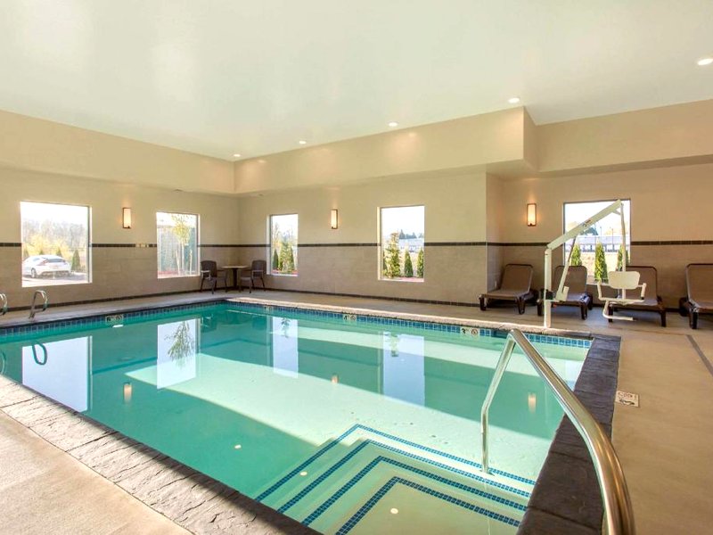 コンフォート スイーツ バーリントン ニア インターステート 5 (Comfort Suites Burlington near I-5)の写真