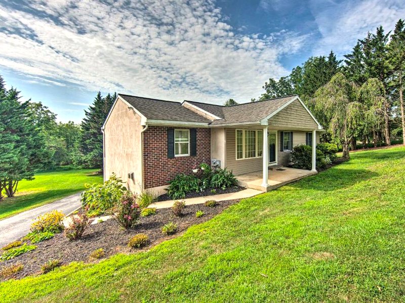 Family-Friendly Coatesville House with Fire Pitの写真