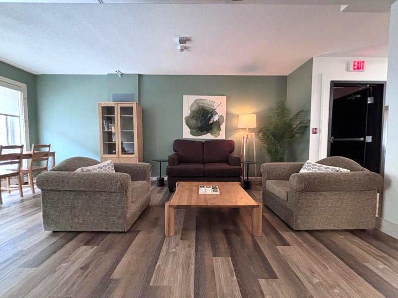 Jasper East Hostel - Near Jasper National Park East Gate Entranceの写真