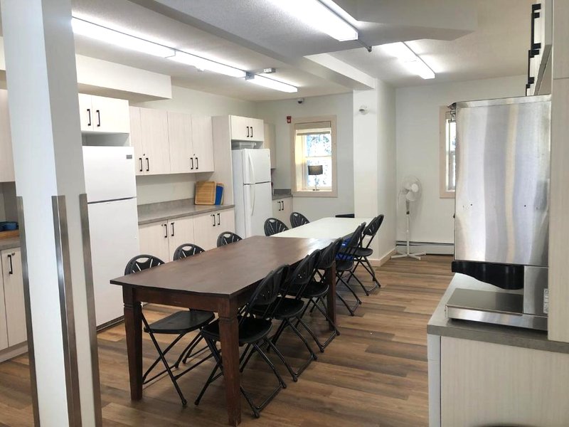 Jasper East Hostel - Near Jasper National Park East Gate Entranceの写真