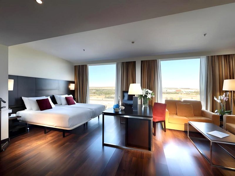 ホテル ユーロスターズ ザラゴーサ (Hotel Eurostars Zaragoza)の写真