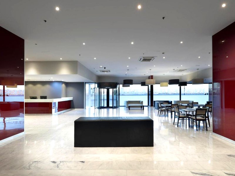 ホテル ユーロスターズ ザラゴーサ (Hotel Eurostars Zaragoza)の写真