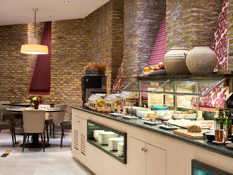 ホテル カタロニア エル ピラール (Hotel Catalonia El Pilar)の写真