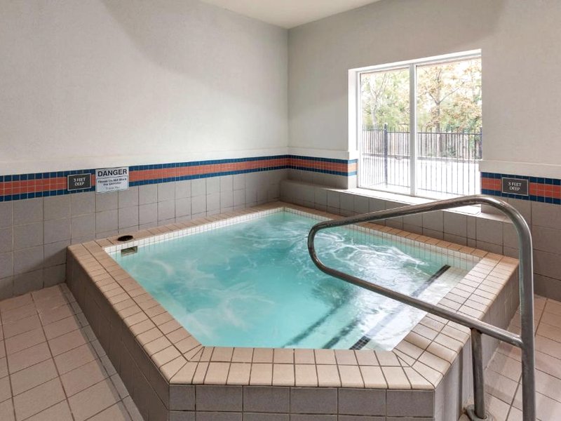 ベストウェスタンプラスバーリントンインアンドスイーツ (Best Western Plus Burlington Inn and Suites)の写真