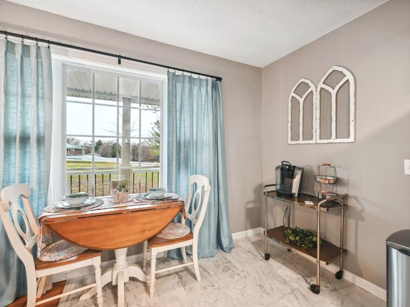 Vine Grove Home with Deck, 4 Mi to Saunders Springs!の写真