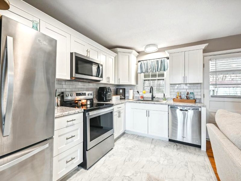 Vine Grove Home with Deck, 4 Mi to Saunders Springs!の写真