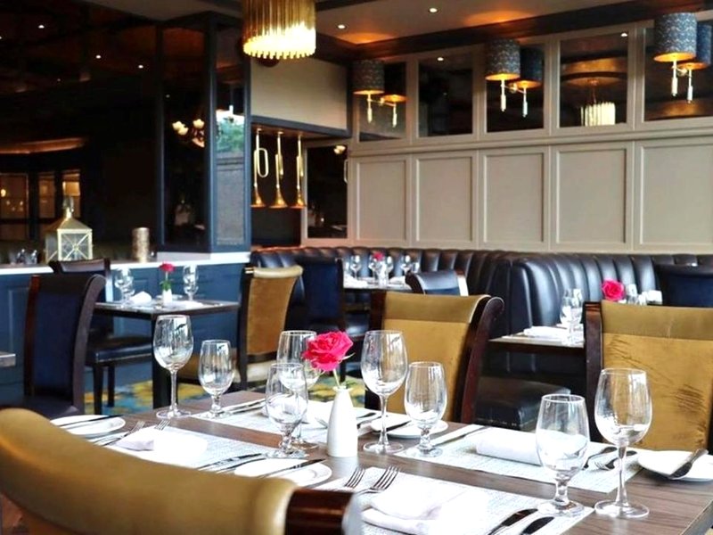 アシュダウン パーク ホテル (Ashdown Park Hotel)の写真