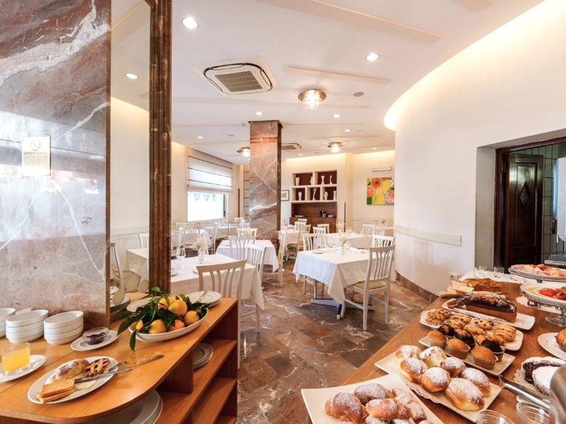 ホテル ツーリスト (Hotel Tourist)の写真