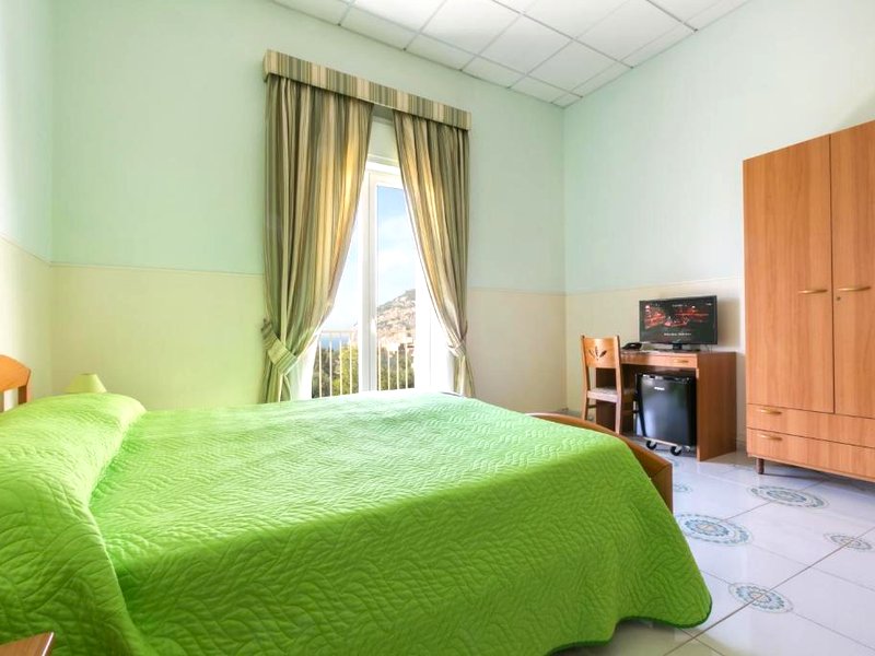 シスターズ ホテル (Sisters