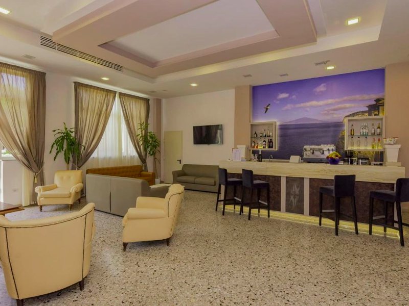 シスターズ ホテル (Sisters