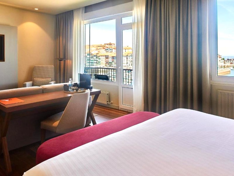 Hotel Silken Palacio Uribarrenの写真