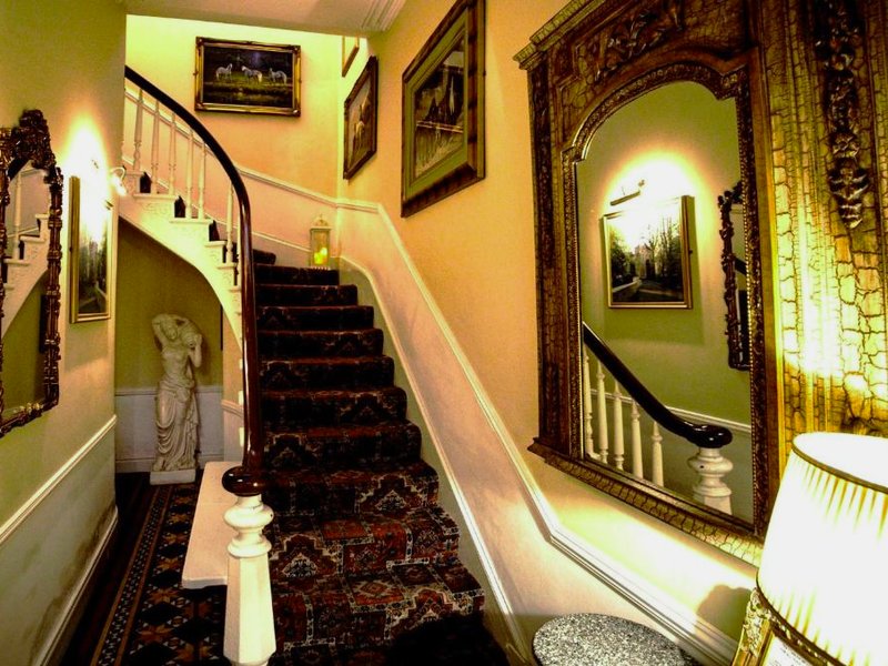 The Old Bank Bruff Family Town Houseの写真