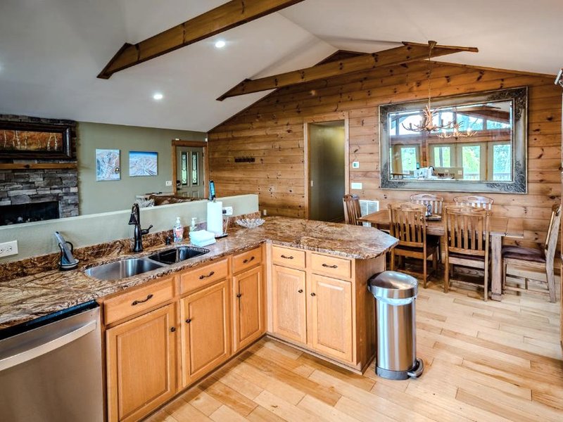 Relaxing Mountain View Cabin near Banner Elk, NCの写真