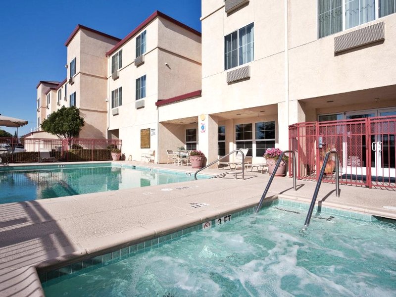 ホリデイ イン エクスプレス & スイーツ トレーシー バイ IHG (Holiday Inn Express & Suites Tracy By IHG)の写真