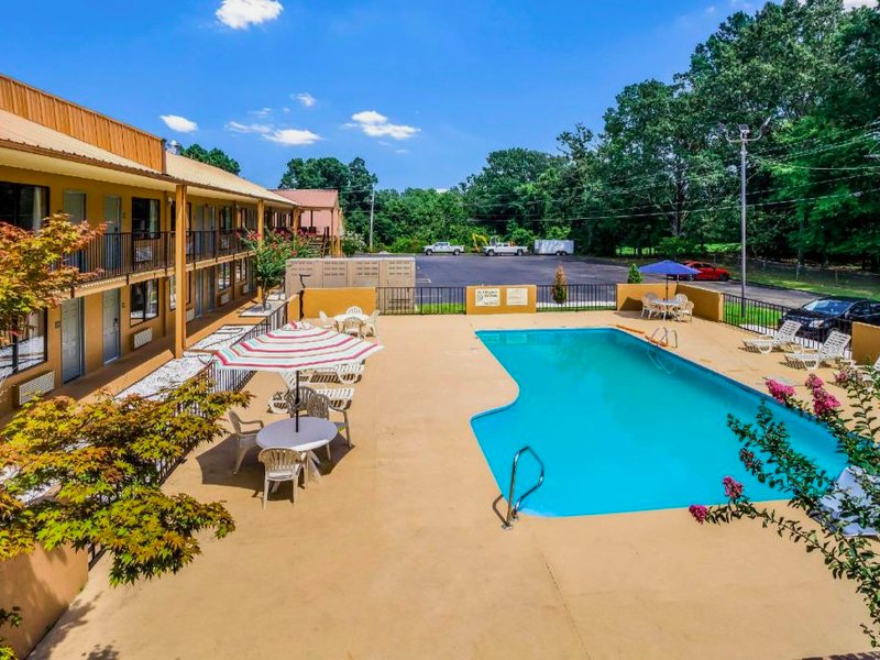 クォリティ イン&スイーツ コリンス ウエスト (Quality Inn & Suites Corinth West)の写真