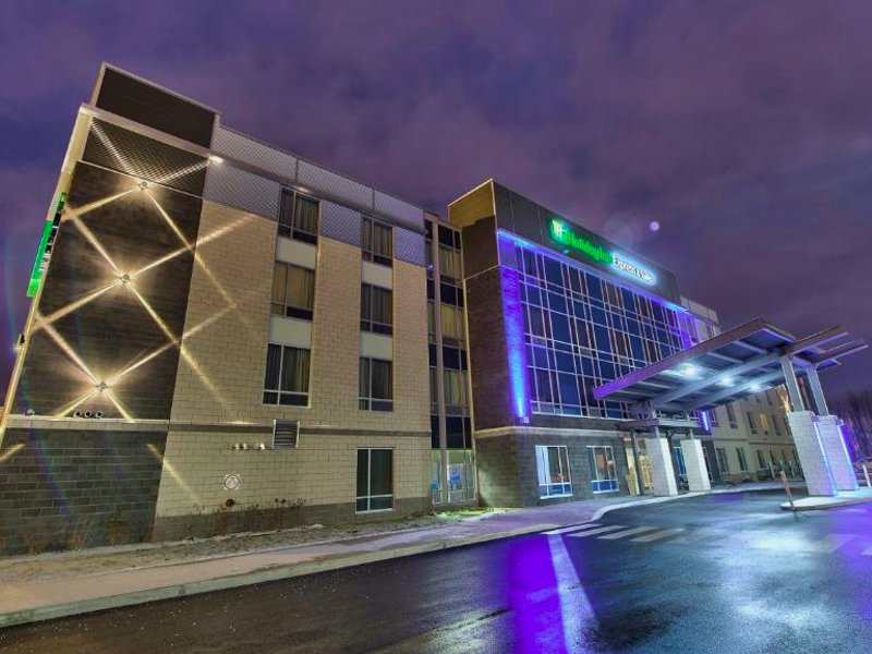 Holiday Inn Express & Suites Vaudreuil-Dorion By IHGの写真
