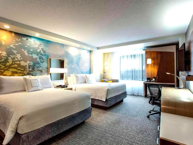 Courtyard by Marriott Montreal West Island/Baie D’Urfeの写真