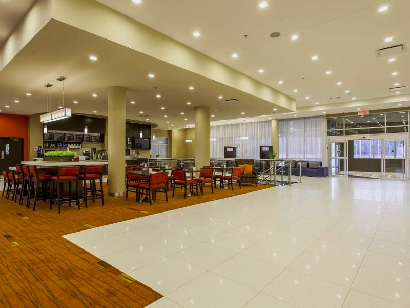 Courtyard by Marriott Montreal West Island/Baie D’Urfeの写真