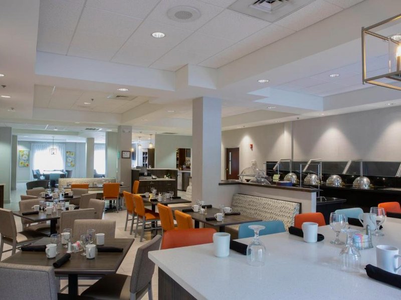 Holiday Inn & Suites Raleigh-Cary (I-40 @Walnut St) By IHGの写真