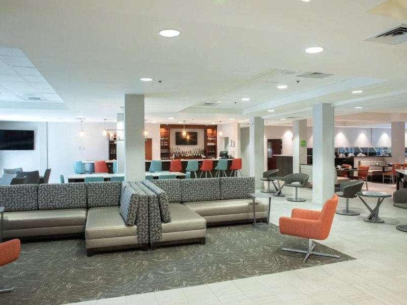 Holiday Inn & Suites Raleigh-Cary (I-40 @Walnut St) By IHGの写真