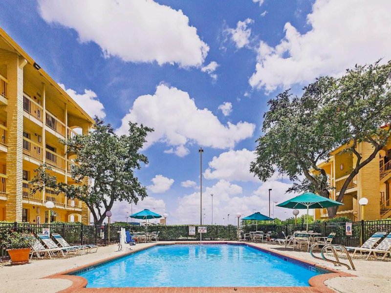 ラ キンタ イン バイ ウィンダム サンアントニオ インターステート 35 ノース アット トゥーパーウェイン (La Quinta Inn by Wyndham San Antonio I-35 N at Toepperwein)の写真