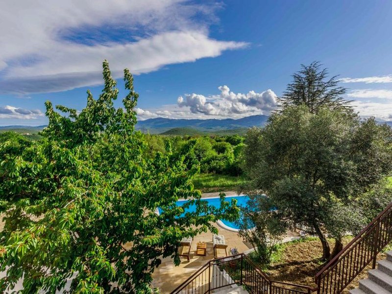 Casa di Oliva-house with heated pool & jacuzzi in Trilj, Croatiaの写真