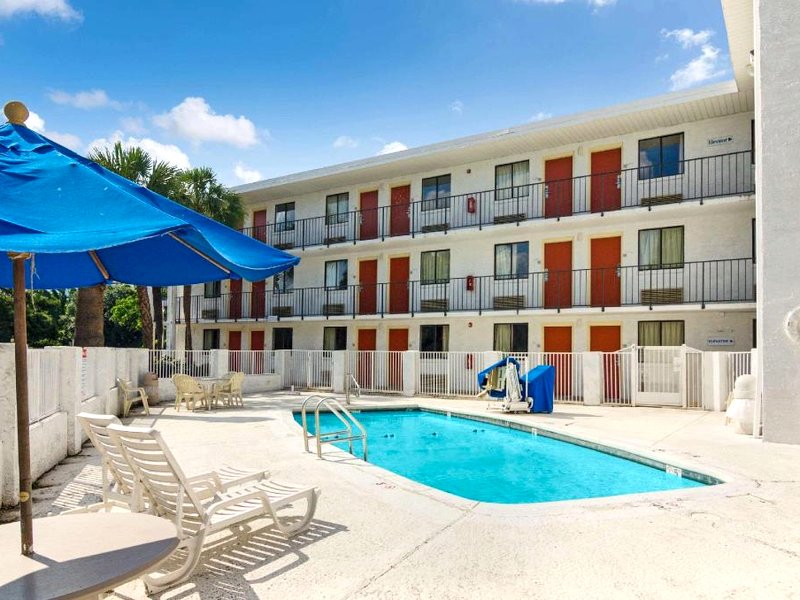 オヨ ホテル モービル, AL I-65 アット エアポート ブルバード (OYO Hotel Mobile, AL I-65 at Airport Blvd)の写真