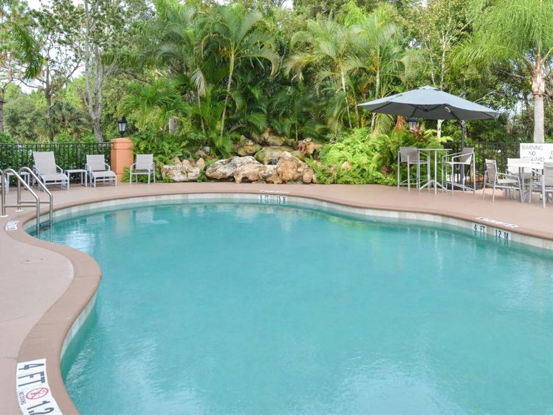 Holiday Inn Express Hotel & Suites Bonita Springs By IHGの写真