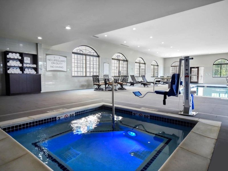 Staybridge Suites Holland By IHGの写真