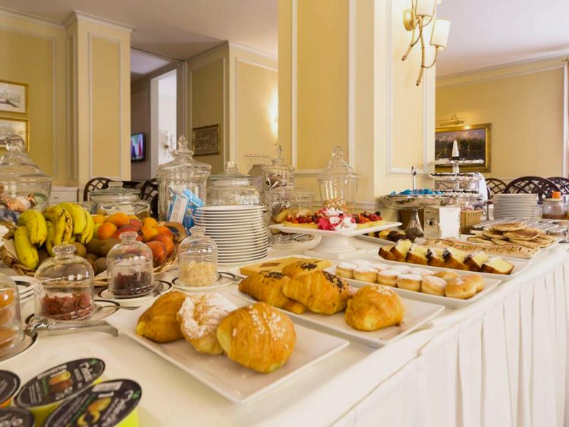 The Regency Hotel-NEWの写真