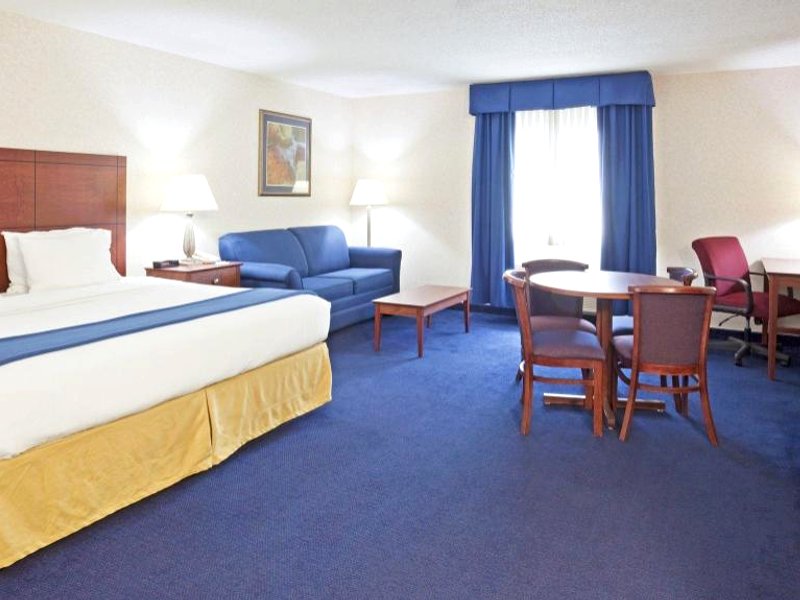 Holiday Inn Express Deforest By IHGの写真