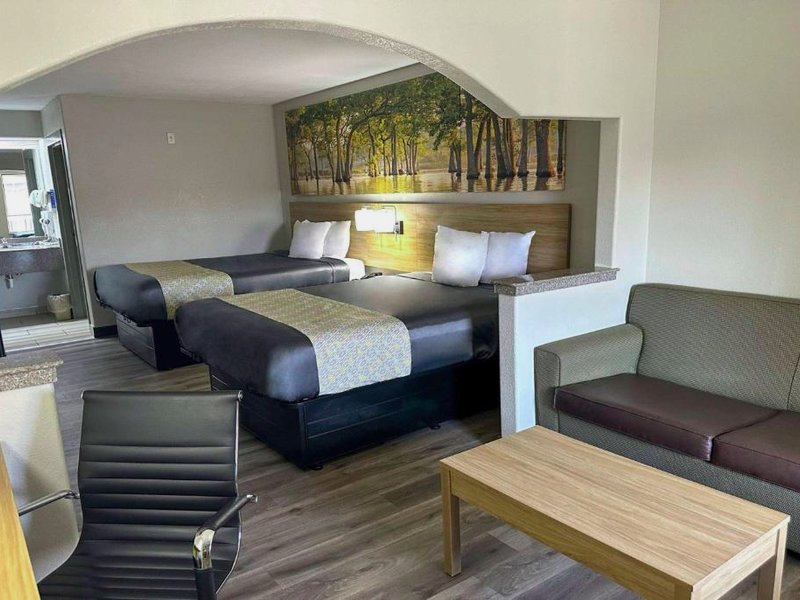 デイズ イン&スイーツ バイ ウィンダム オペルーサス (Days Inn & Suites by Wyndham Opelousas)の写真