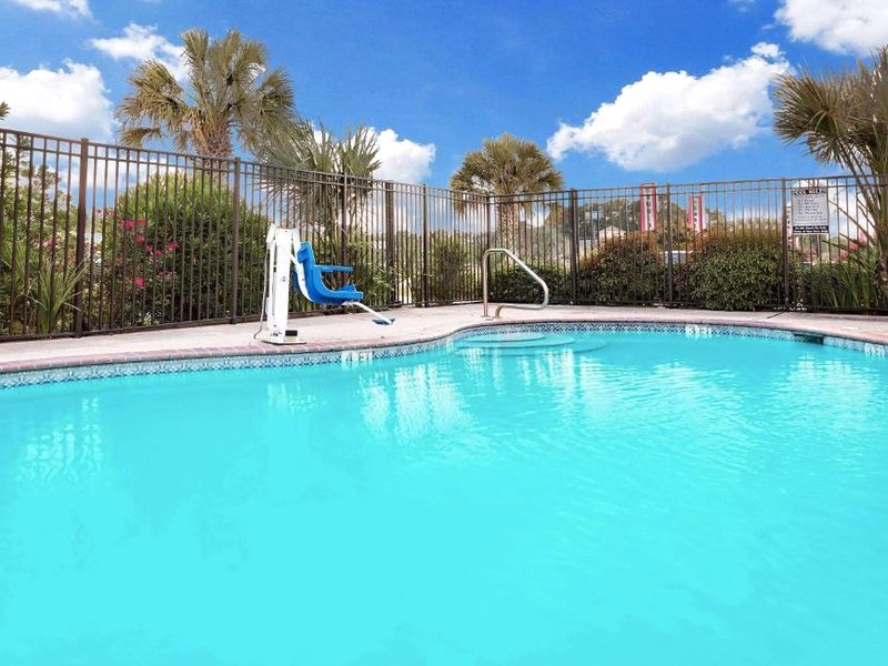 デイズ イン&スイーツ バイ ウィンダム オペルーサス (Days Inn & Suites by Wyndham Opelousas)の写真