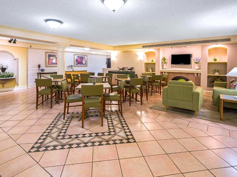 デイズ イン バイ ウィンダム サンディエゴ ビスタ (Days Inn by Wyndham San Diego Vista)の写真